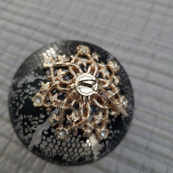 Jason Wu Glass Ornament Set  of 3. - Picture 14 of 16